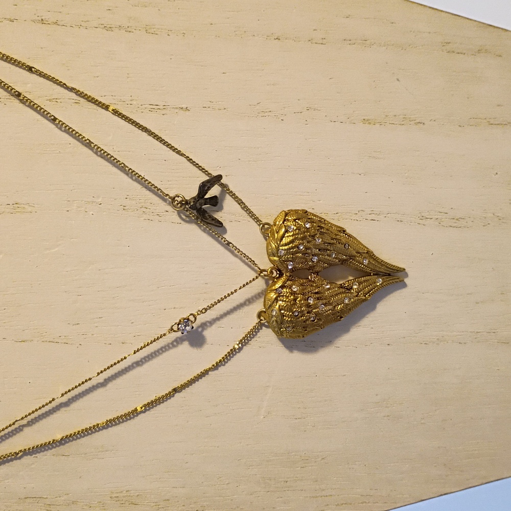 Betsey Johnson Angel Wing necklace - Picture 2 of 6